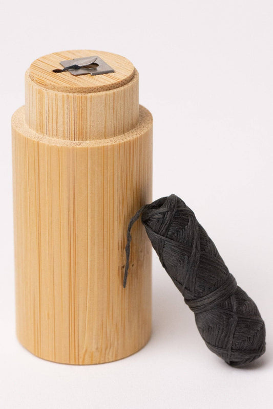 Charcoal Floss - Bamboo Holder - No Tox Life
