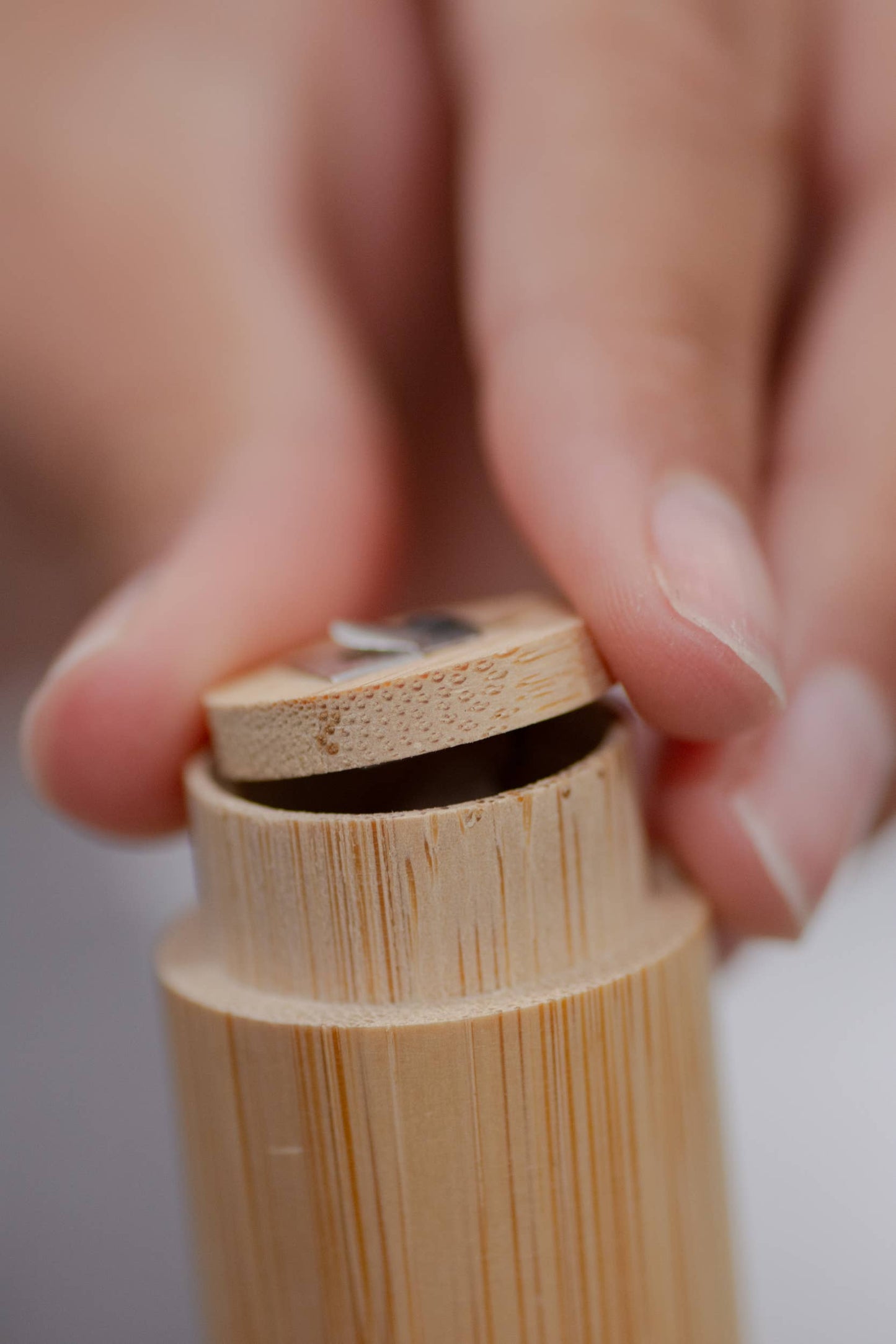 Charcoal Floss - Bamboo Holder - No Tox Life